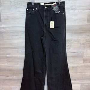 NWT Levi’s High Loose Flare Jeans in Black